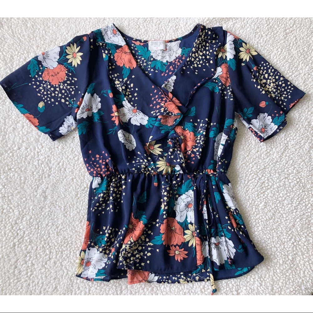 👚 Navy Floral Peplum Blouse Size Medium